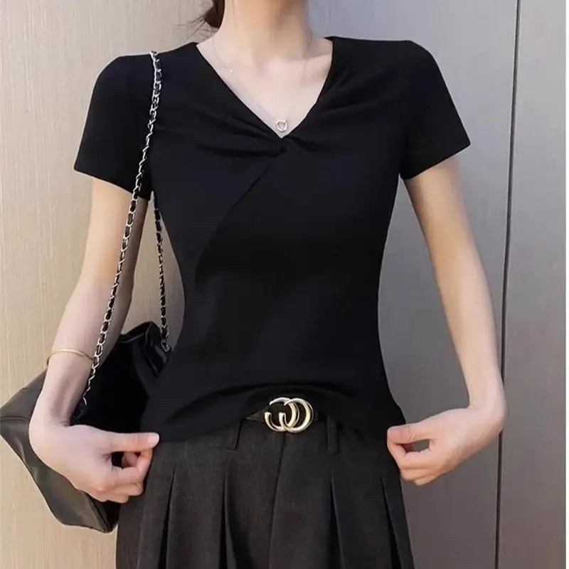 Summer V-neck Crew Neck T-Shirt: Minimalist Design, Twisted Detail, Slim-Fit, Slimming Top, Trendy Ribbed Stretch Fabric